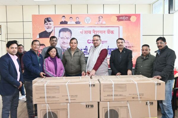 कैबिनेट मंत्री गणेश जोशी ने उत्तरांचल प्रेस क्लब को भेंट किए चार एसी