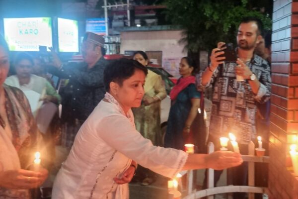 कांग्रेस महिला विंग ने निकाली कैंडल मार्च, नन्ही परी को न्याय दो